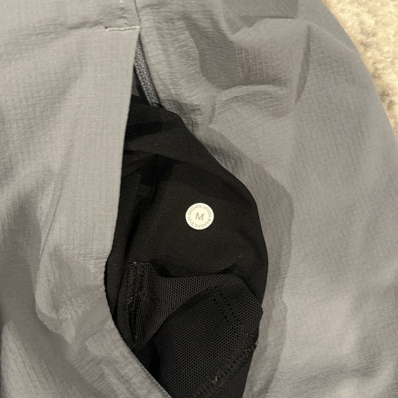 Lululemon Expeditionist Lightweight Jacket Rhino Grey Men's size medium - Picture 4 of 4